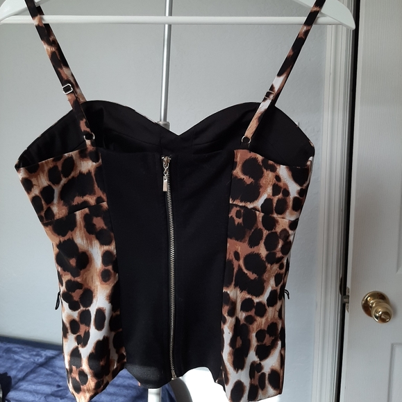 Bebe  Leopard Top - Picture 3 of 4